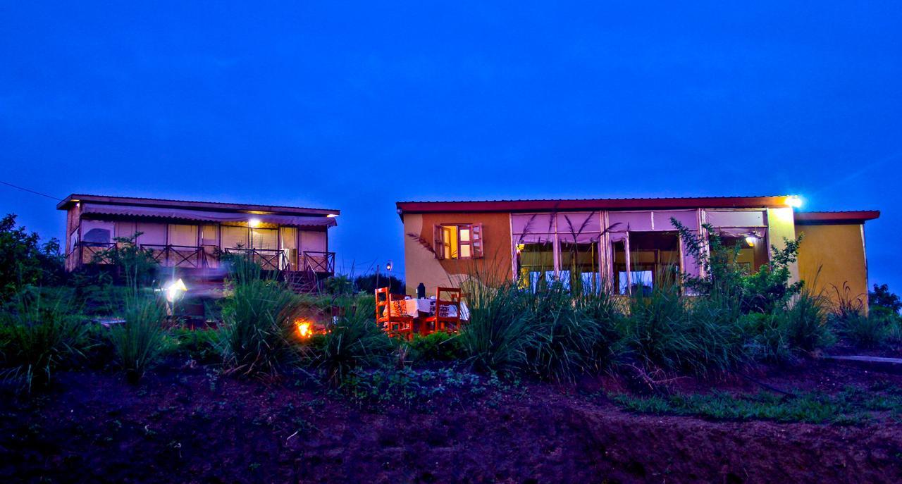 Wild Tracks Overland Camp Kasese Zimmer foto