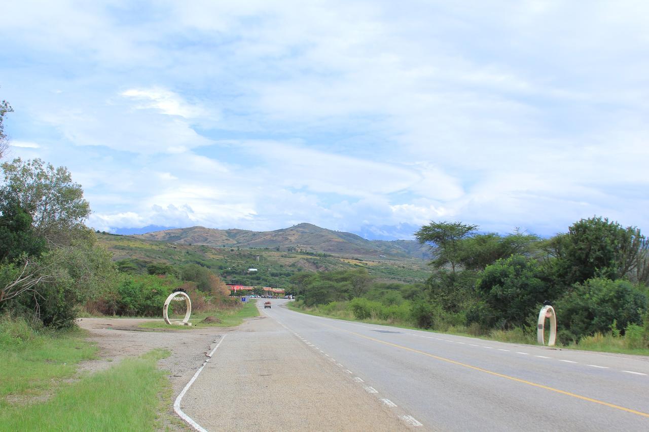 Wild Tracks Overland Camp Kasese Exterior foto